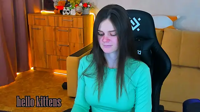 Lora Cain online show from 12/19/24, 03:08