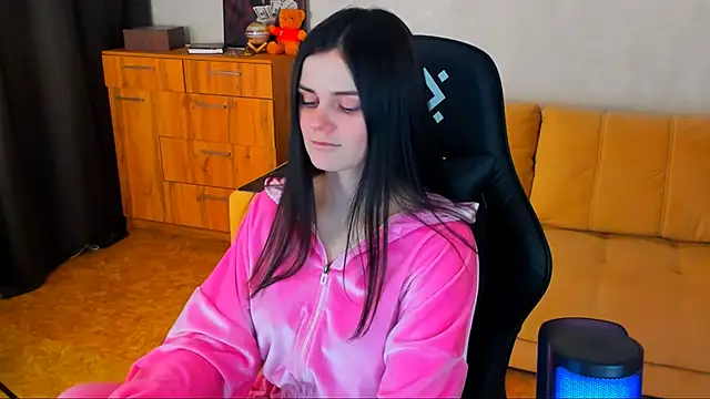 Lora Cain online show from 01/13/25, 05:44