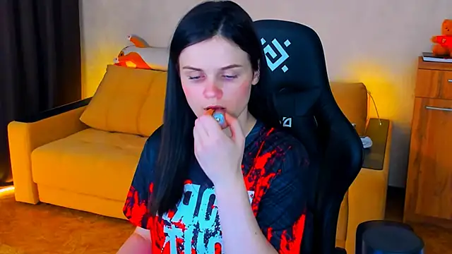 Lora Cain online show from 01/15/25, 06:12