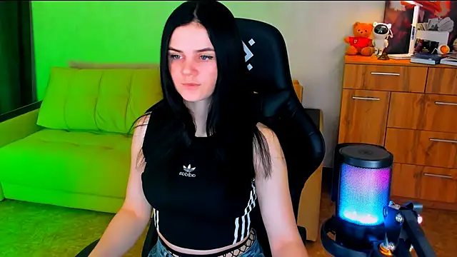 Lora Cain online show from 02/11/25, 04:46