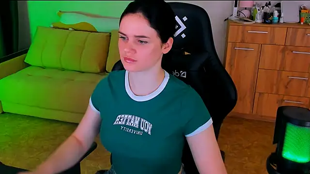 Lora Cain online show from 03/03/25, 03:09