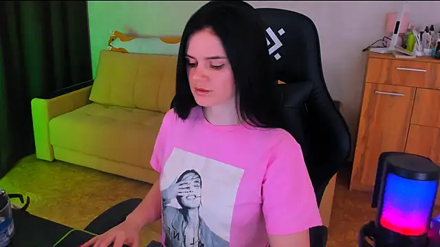 Lora Cain online show from 03/04/25, 02:10