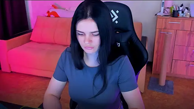 Lora Cain online show from 03/11/25, 01:01