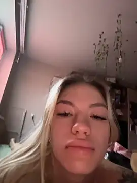 Snapshot of -Sexy_Barbie- chatting on 11/10/25, 02:10 -Sexy Barbie- online show from 11/10/25, 02:10