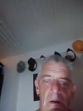 Snapshot of NICJOHNS chatting on 02/21/26, 11:39 NICJOHNS online show from 02/21/26, 11:39