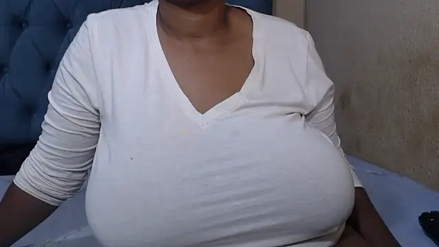 FlavoredNia online show from 03/04/25, 03:15