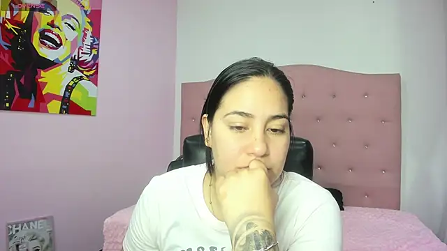 Snapshot of lizzaxs chatting on 10/15/25, 12:49 lizzaxs online show from 10/15/25, 12:49
