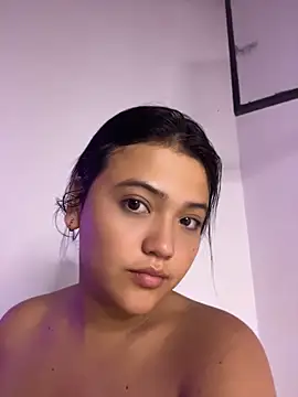 alisson carolina73 online show from 05/17/26, 11:45