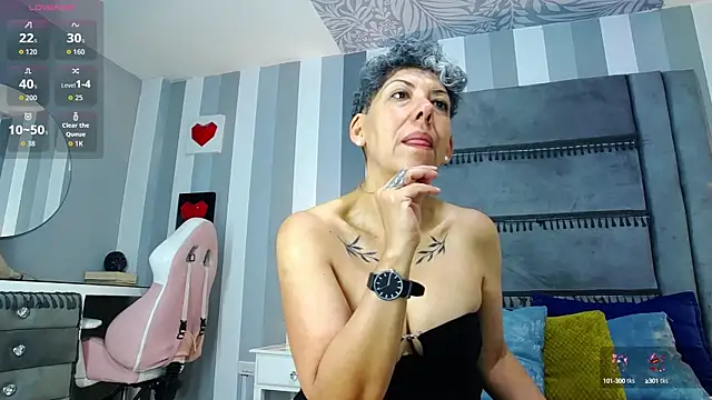 Julianewell online show from 09/11/25, 12:16