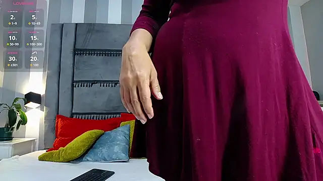 Julianewell online show from 10/14/25, 01:01