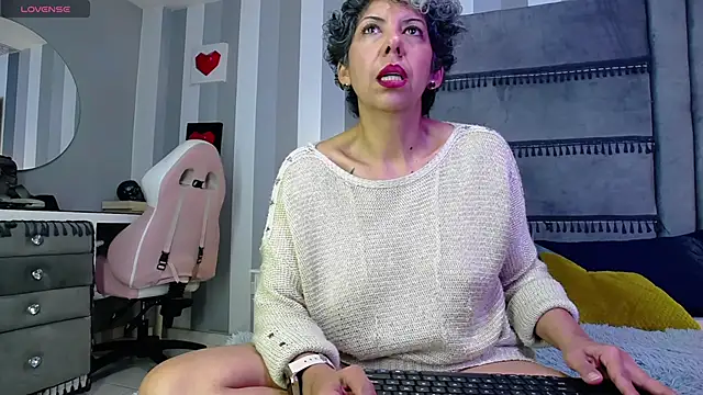 Julianewell online show from 02/27/26, 12:38