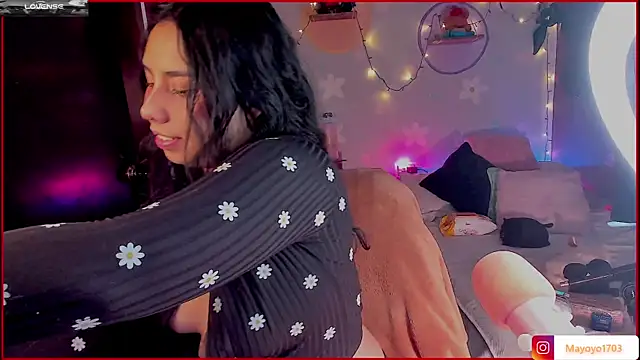 Snapshot of kiki_cavilll chatting on 10/27/25, 02:54 kiki cavilll online show from 10/27/25, 02:54