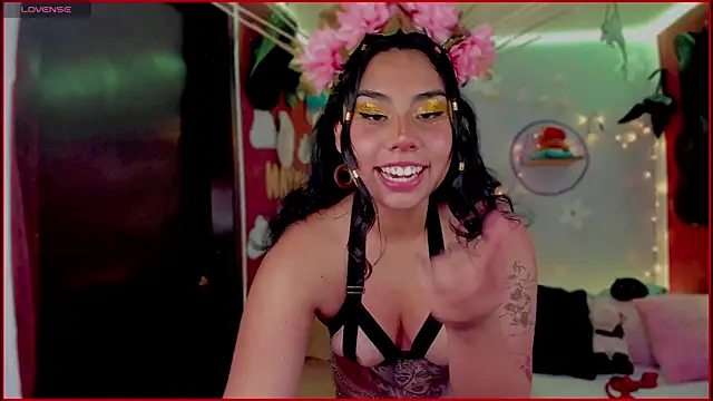 Snapshot of kiki_cavilll chatting on 10/31/25, 02:51 kiki cavilll online show from 10/31/25, 02:51