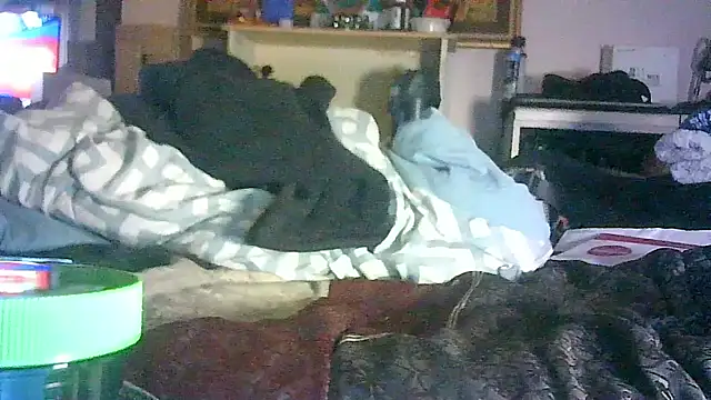 Snapshot of DI4MOND_FIR3 chatting on 12/15/25, 02:43 DI4MOND FIR3 online show from 12/15/25, 02:43