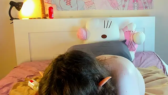 Snapshot of kuraii1_ chatting on 12/26/24, 02:12 kuraii1 online show from 12/26/24, 02:12