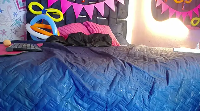 KOURTNEY-- online show from 03/01/25, 04:26