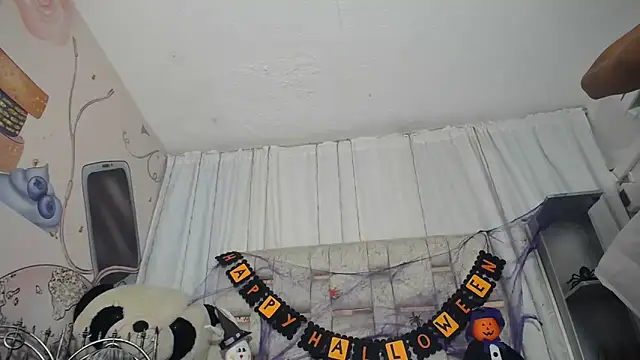 KOURTNEY-- online show from 10/11/25, 01:49