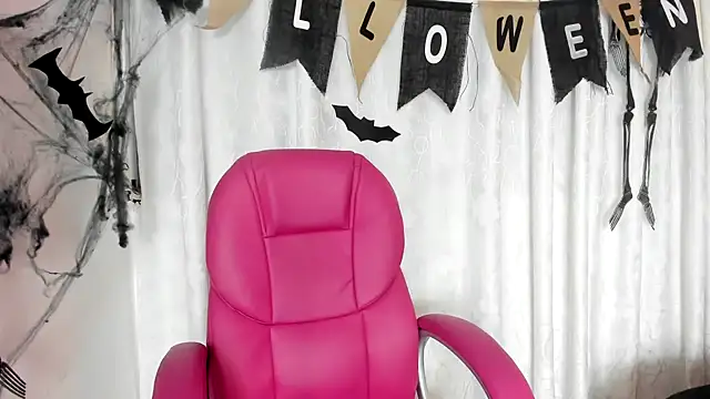 KOURTNEY-- online show from 11/01/25, 02:13