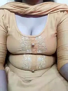 Snapshot of Cute_Sona17 chatting on 01/14/25, 04:40 Cute Sona17 online show from 01/14/25, 04:40