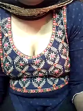 Snapshot of Cute_Sona17 chatting on 01/17/25, 05:21 Cute Sona17 online show from 01/17/25, 05:21