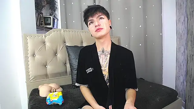 Snapshot of CataFox_ chatting on 01/21/25, 02:48 CataFox online show from 01/21/25, 02:48