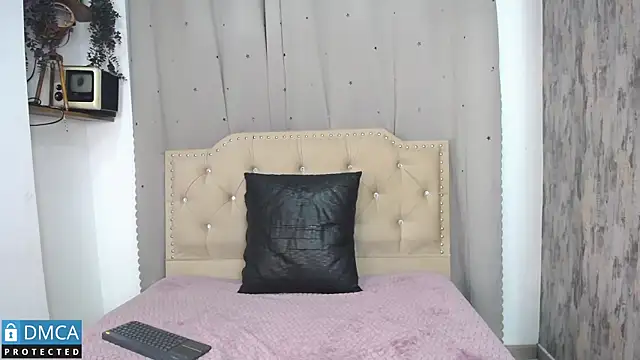 Snapshot of CataFox_ chatting on 03/04/25, 01:45 CataFox online show from 03/04/25, 01:45