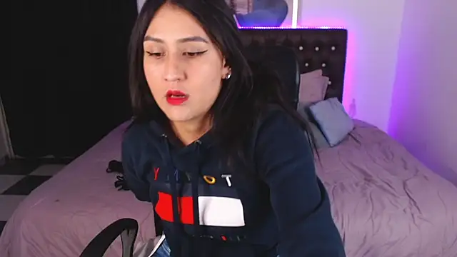 mia aira online show from 03/11/25, 08:09