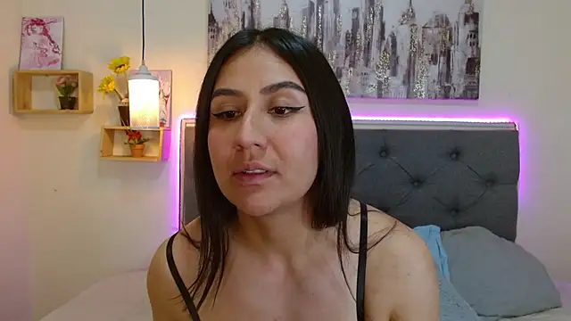 mia aira online show from 09/22/25, 03:36