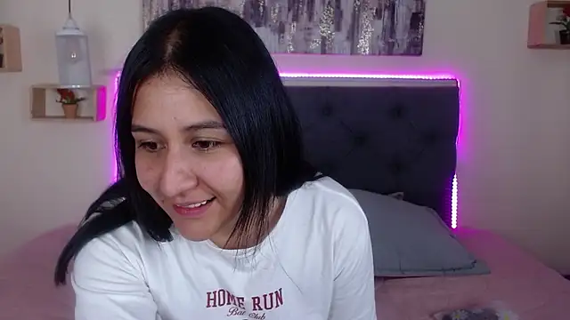 mia aira online show from 10/31/25, 03:13