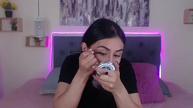 mia aira online show from 11/05/25, 05:46