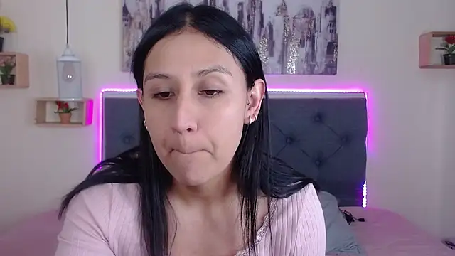 mia aira online show from 11/08/25, 02:39