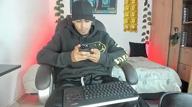 Snapshot of mikee_scooth chatting on 02/12/25, 03:51 mikee scooth online show from 02/12/25, 03:51