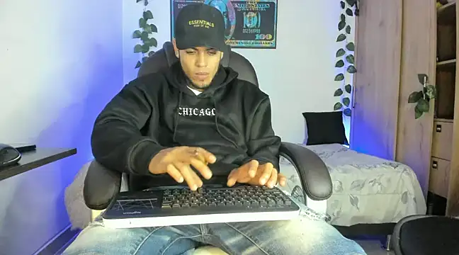 Snapshot of mikee_scooth chatting on 02/17/25, 02:09 mikee scooth online show from 02/17/25, 02:09