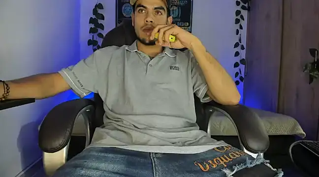 Snapshot of mikee_scooth chatting on 03/14/25, 05:27 mikee scooth online show from 03/14/25, 05:27