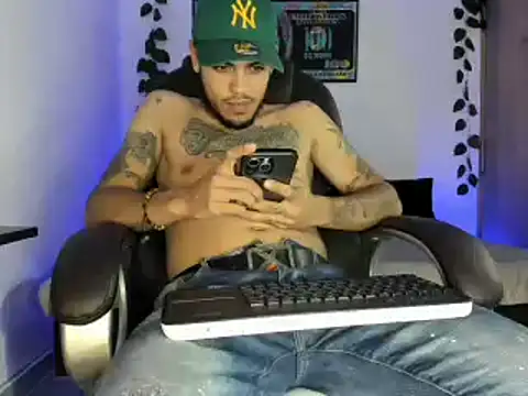 Snapshot of mikee_scooth chatting on 03/16/25, 06:31 mikee scooth online show from 03/16/25, 06:31