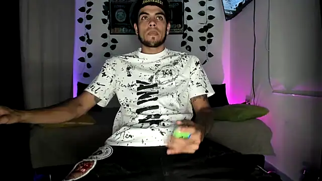 Snapshot of mikee_scooth chatting on 09/09/25, 03:39 mikee scooth online show from 09/09/25, 03:39