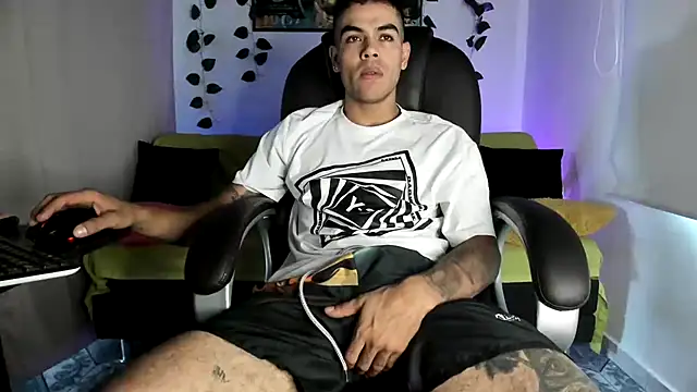 Snapshot of mikee_scooth chatting on 09/23/25, 03:26 mikee scooth online show from 09/23/25, 03:26