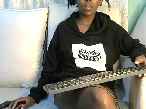 Snapshot of Caryyyl chatting on 11/08/25, 02:06 Caryyyl online show from 11/08/25, 02:06