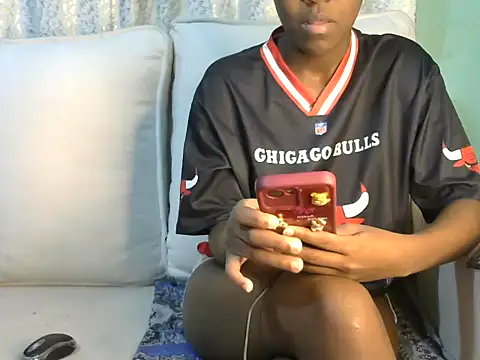 Snapshot of Caryyyl chatting on 11/14/25, 02:38 Caryyyl online show from 11/14/25, 02:38