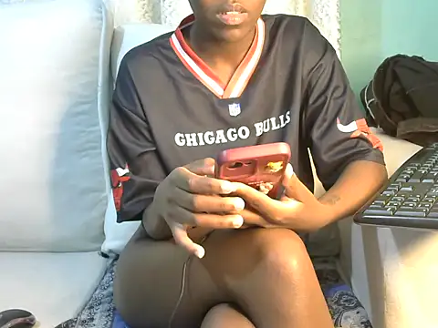 Snapshot of Caryyyl chatting on 11/29/25, 02:47 Caryyyl online show from 11/29/25, 02:47