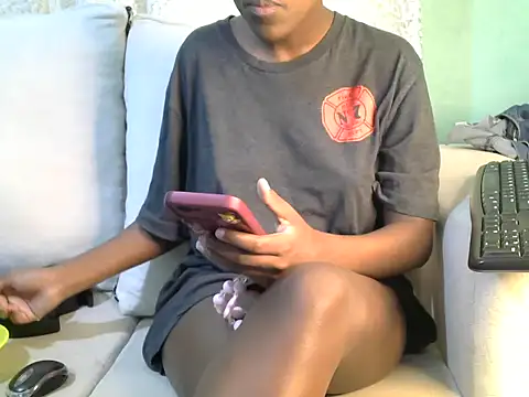 Snapshot of Caryyyl chatting on 12/14/25, 07:58 Caryyyl online show from 12/14/25, 07:58