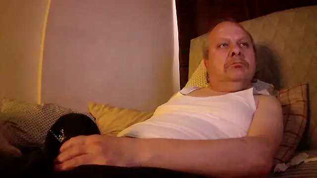 Snapshot of amylrmm1903 chatting on 05/01/26, 12:32 amylrmm1903 online show from 05/01/26, 12:32
