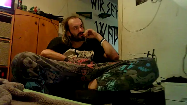 Snapshot of harterdome chatting on 12/03/25, 10:52 harterdome online show from 12/03/25, 10:52