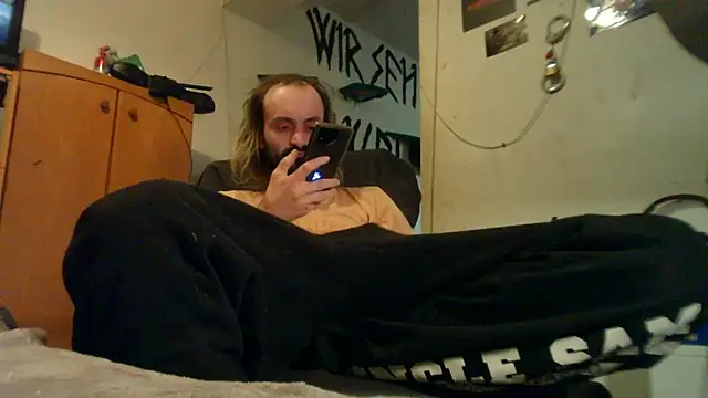 Snapshot of harterdome chatting on 12/16/25, 04:06 harterdome online show from 12/16/25, 04:06