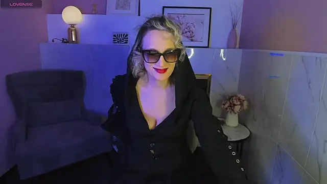 Queen Anna  online show from 01/23/25, 04:48