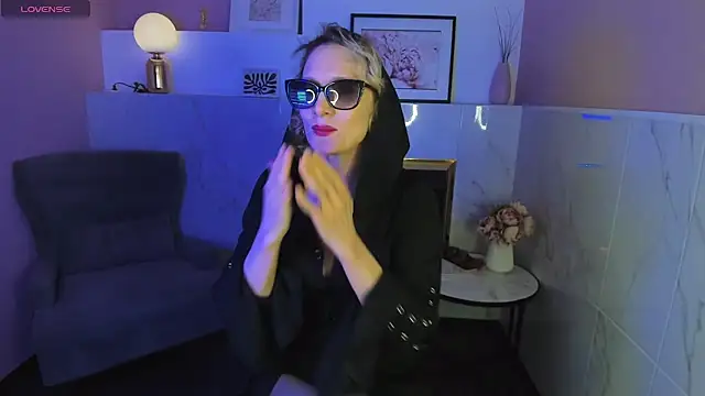 Queen Anna  online show from 01/23/25, 07:51