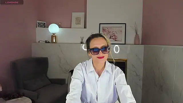 Queen Anna  online show from 02/01/25, 12:18