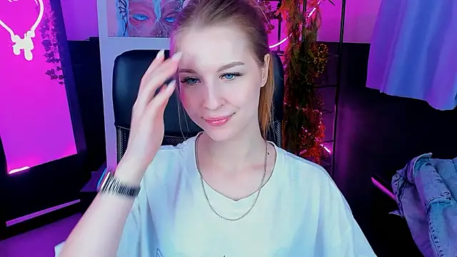 Snapshot of CuteMousee chatting on 12/06/24, 11:44 CuteMousee online show from 12/06/24, 11:44