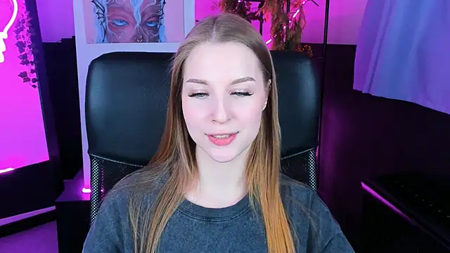 Snapshot of CuteMousee chatting on 12/10/24, 01:33 CuteMousee online show from 12/10/24, 01:33