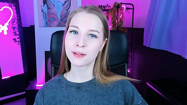 Snapshot of CuteMousee chatting on 12/10/24, 04:49 CuteMousee online show from 12/10/24, 04:49